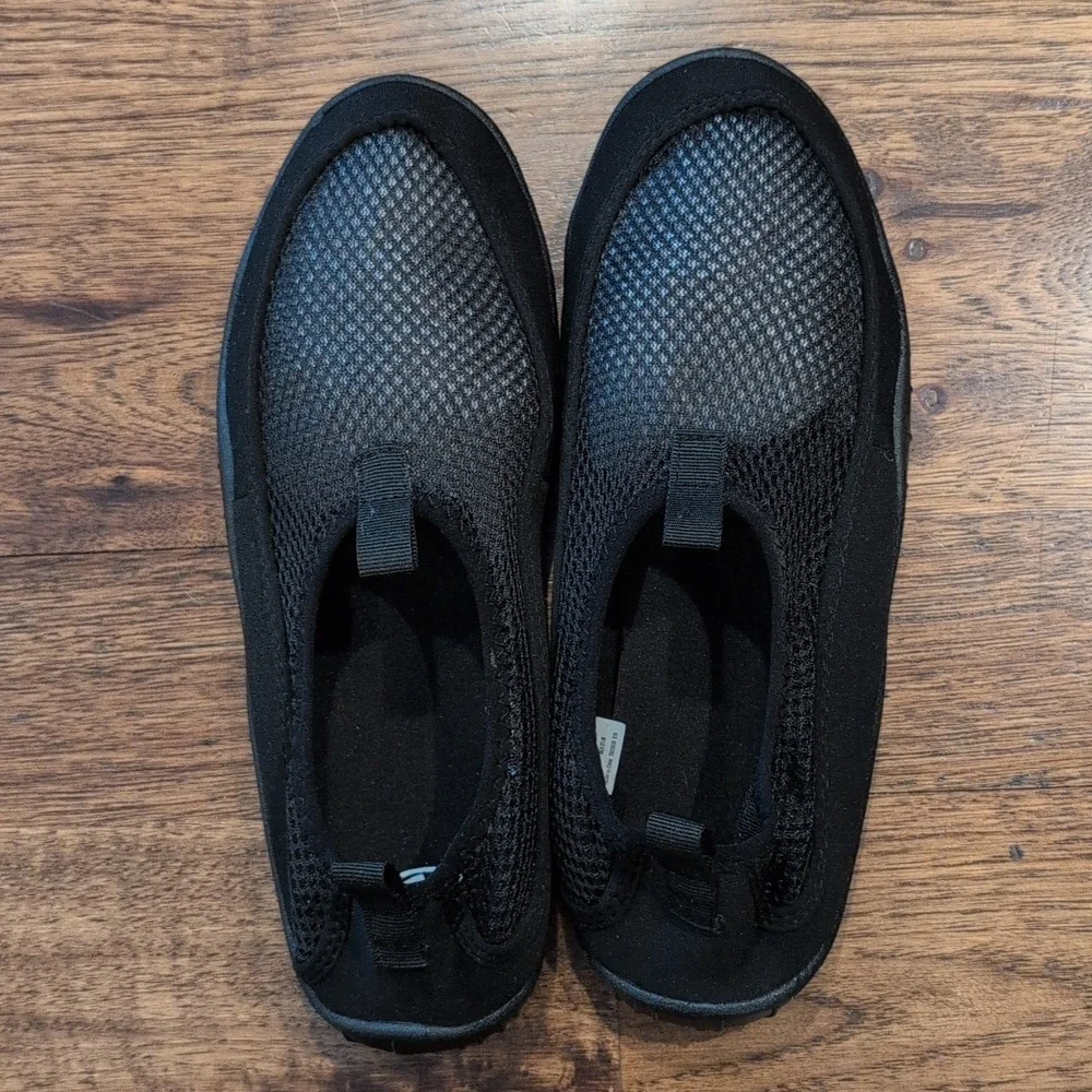 Mens Athletic Works black mesh water shoes size 9/10